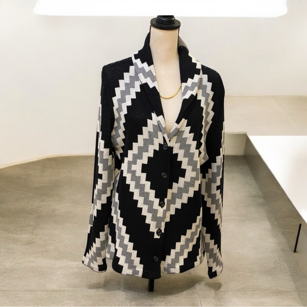 Sweater/jacket by Chaps Sz L in white/grey/black pattern